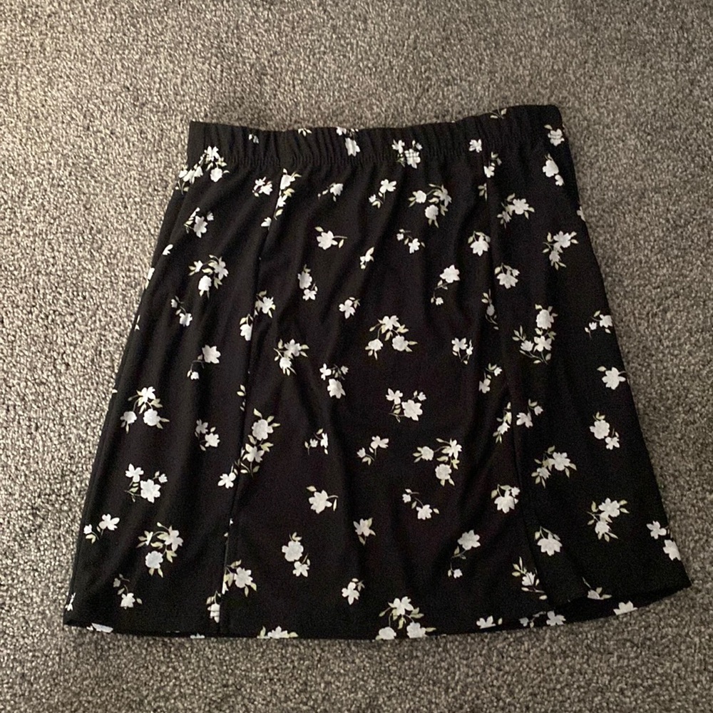 rue 21 black floral skirt